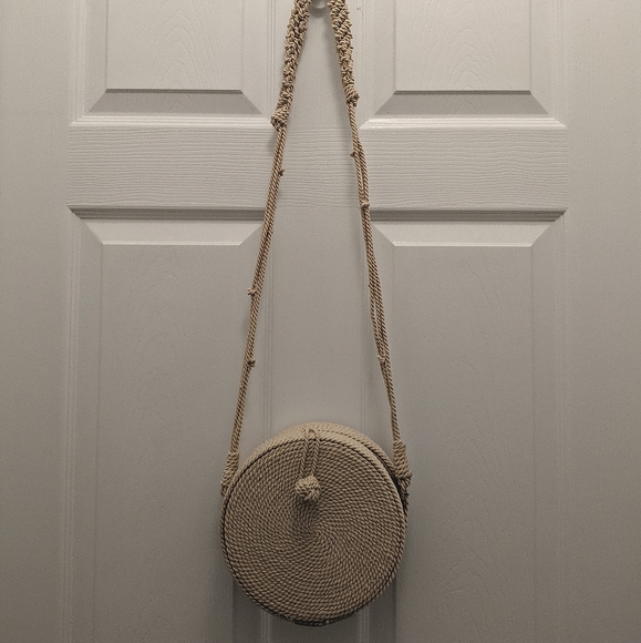Zara Handbags - ZARA BNWT STRAW CROSSBODY JUKE BAG TRENDY